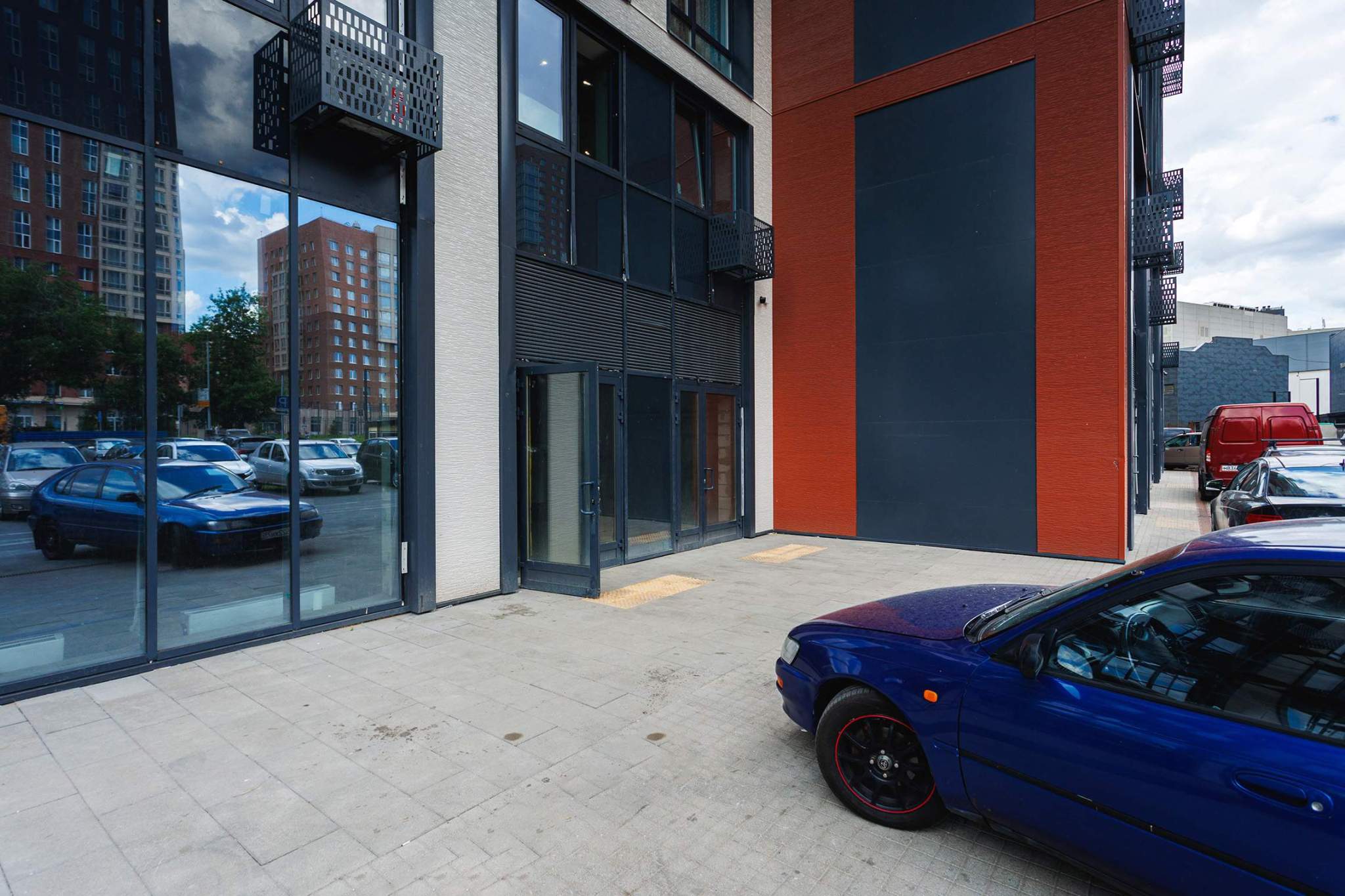 Снять  помещение свободного назначения