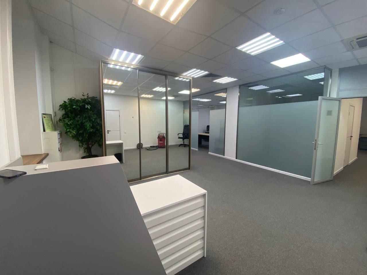 Снять  помещение свободного назначения