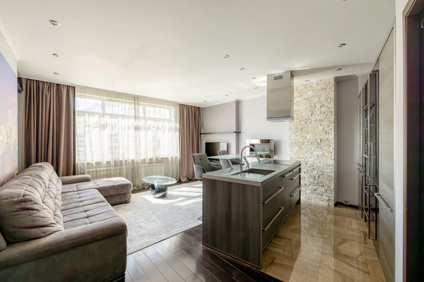 Купить --комнатную квартиру