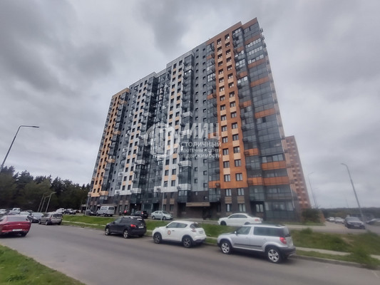 Купить --комнатную квартиру