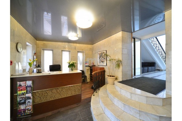 Снять  помещение свободного назначения