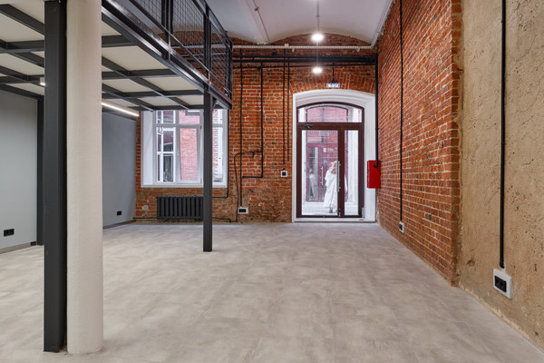 Снять  помещение свободного назначения