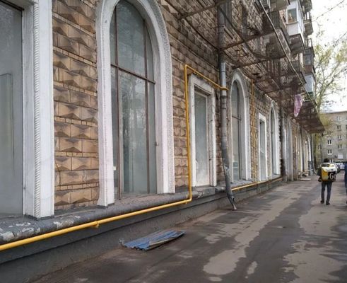 Снять  помещение свободного назначения