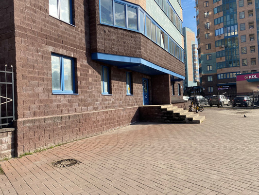 Снять  помещение свободного назначения